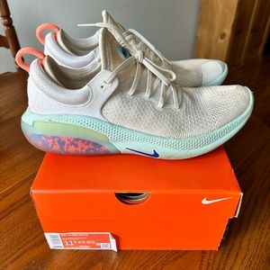Men’s size 11.5 Nike Joyride Run FK athletic shoes